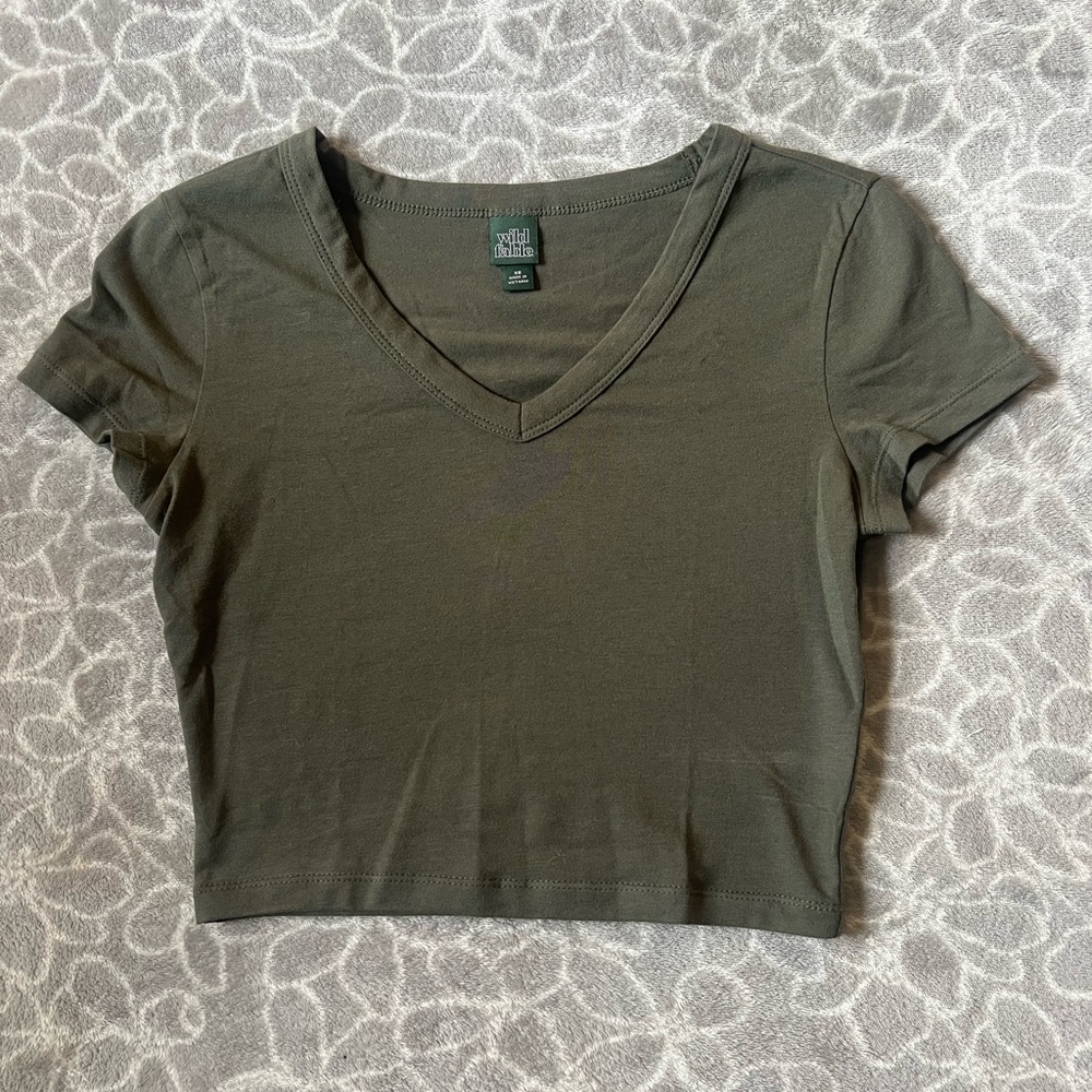 Army green cropped tee